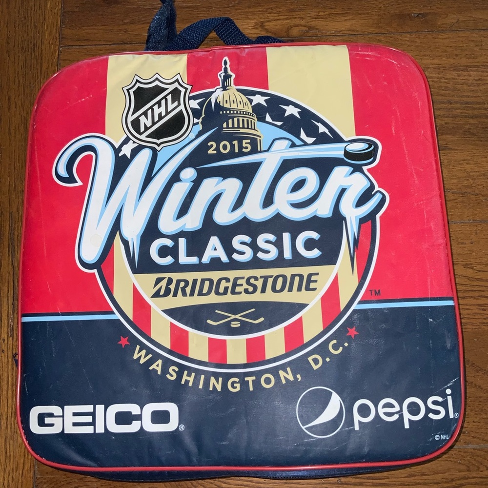 2015 NHL Winter Classic Seat Cushion Hockey Washington Capitals Bridgestone.‎